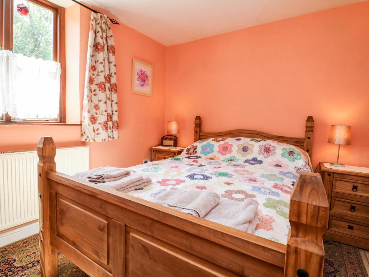 The Old Forge Cottage Bude Bagian luar foto