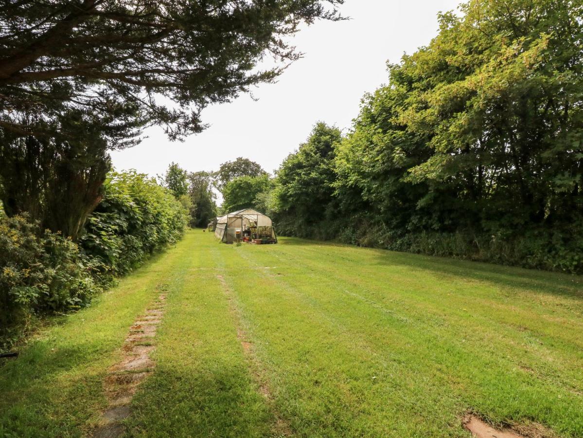 The Old Forge Cottage Bude Bagian luar foto